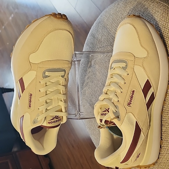Reebok Men's Beige and Burgundy Sneakers - Picture 2 of 4